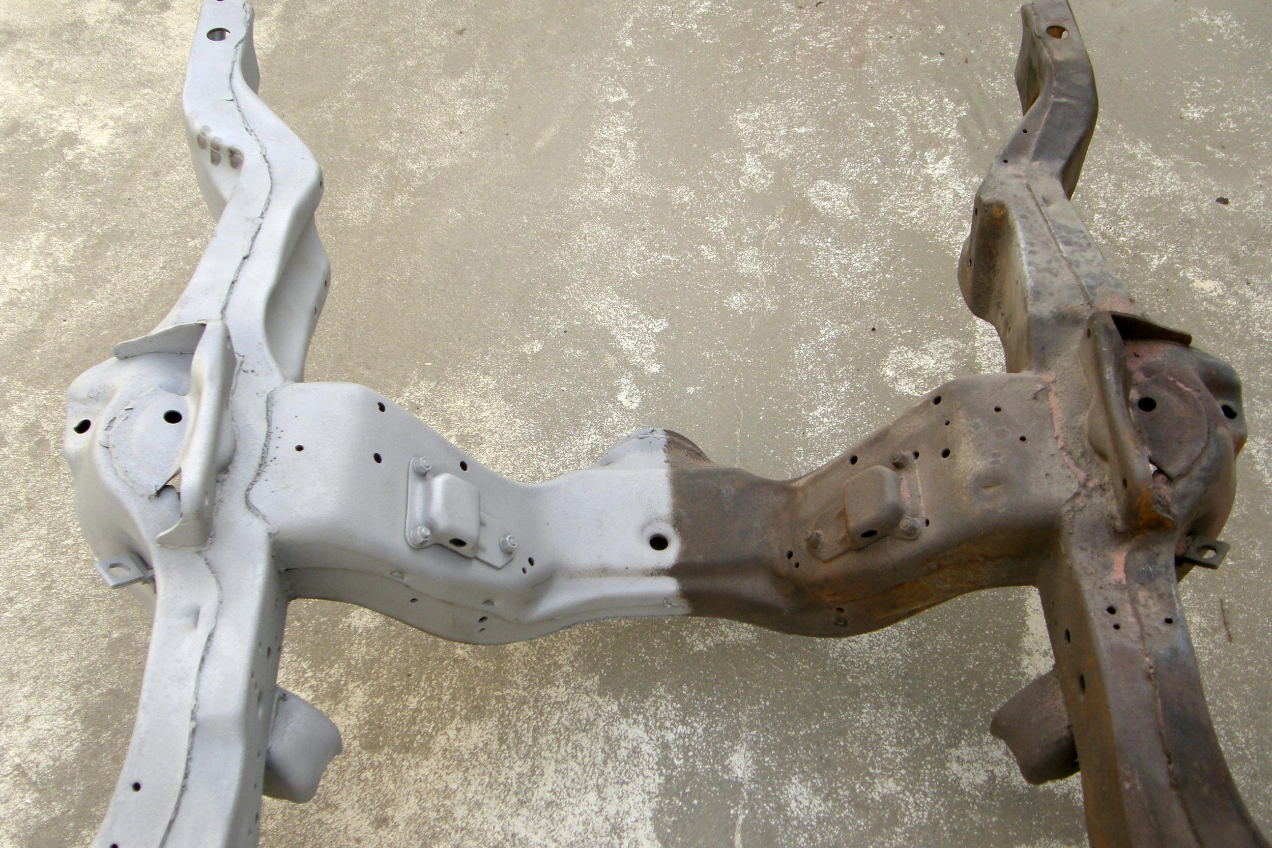 Carrosserie automobile décapée par aérogommage – AES Guidel