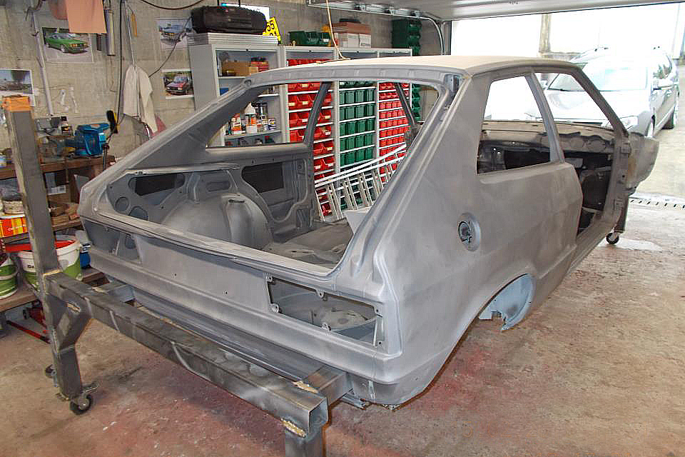 Carrosserie automobile décapée par aérogommage – AES Guidel